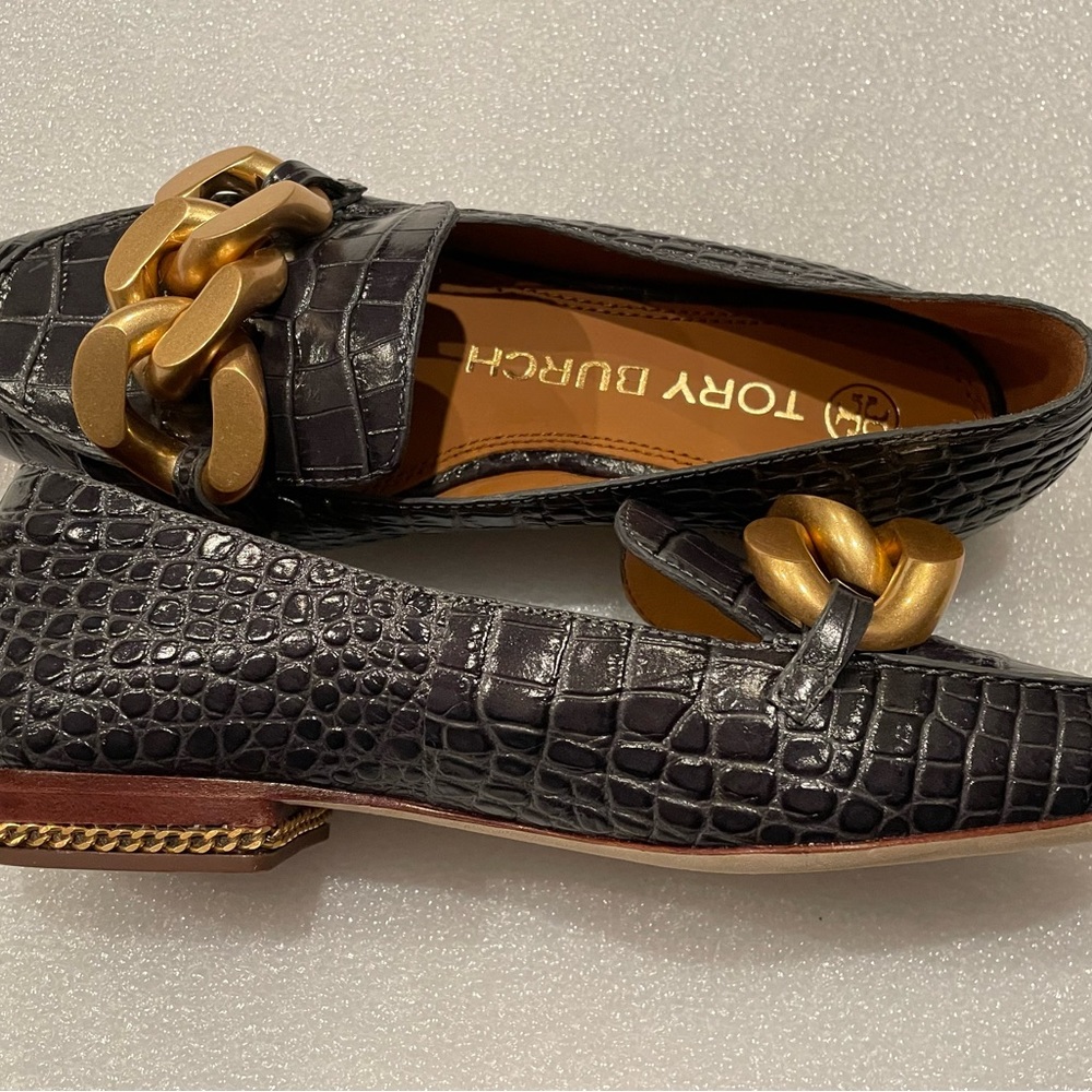 Tory Burch RUBY CHAIN LOAFER - Slip-ons Grey Croc -Sz 5  MSRP $328 - Picture 13 of 16